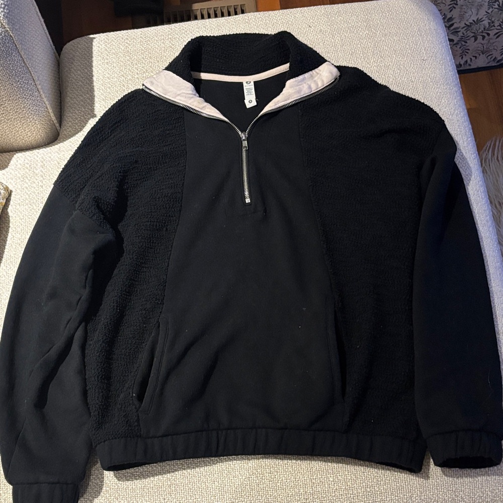 Glyder Two-Tone Black and Cream Zip-Up Sweater
